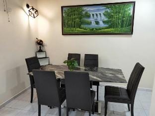 11paxCornerLot,5min IkeaAeonTebrauJohorJayaAustin Vacation rental in Johor Bahru