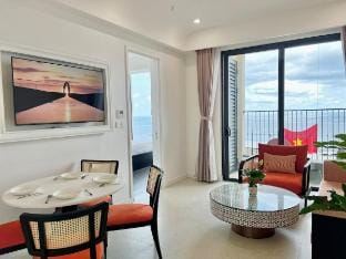 +2BR/Nice Seaview/Kiss bridge/Firework/Sunset Town Apartment in Phu Quoc