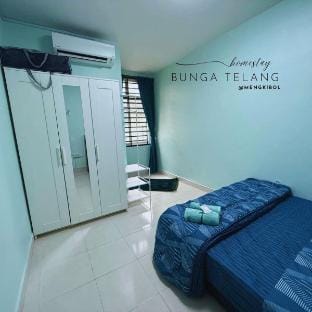 Homestay Bunga Telang @Mengkibol Vacation rental in Johor