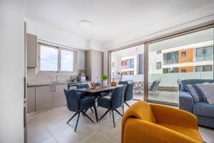 303 Mulberry Tree - Lovely with Large Terrace Apartment in Germasogeia