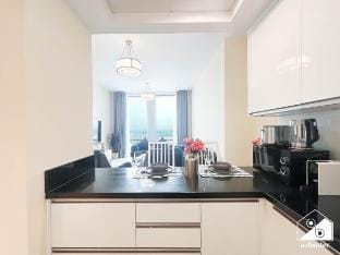 Business Bay 2BR in Amna Tower & Canal Views Vacation rental in Dubai