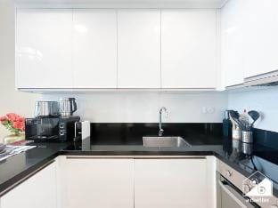 Business Bay 2BR in Amna Tower & Canal Views Vacation rental in Dubai