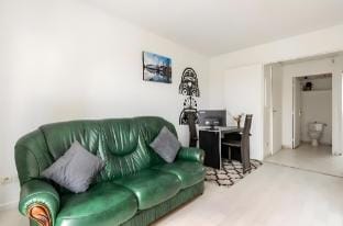 CHEAP STUDIO APPARTMENT Apartment in Île-de-France