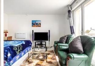 CHEAP STUDIO APPARTMENT Apartment in Île-de-France