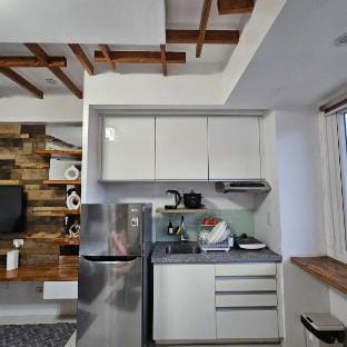 Condo in Calyx  Ayala Cebu Business Park w Netflix Vacation rental in Lapu-Lapu City
