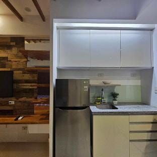 Condo in Calyx  Ayala Cebu Business Park w Netflix Vacation rental in Lapu-Lapu City