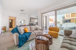 102 Mulberry Tree- Bright with Large Terrace Apartment in Germasogeia
