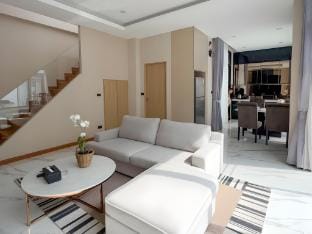 X芭提雅市中心3卧豪华泳池别墅/健身房/游乐园 Vacation rental in Pattaya City