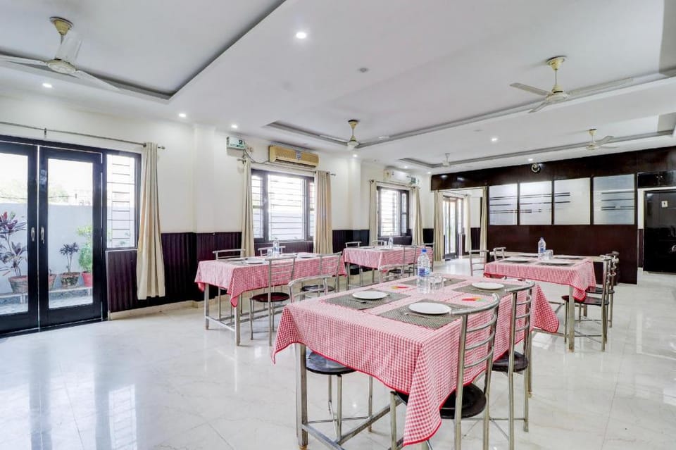 Super Hotel O Shimla Bypass Road ISBT Dehradun Formerly Benison Guest House Hotel in Dehradun