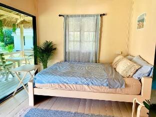 Beachfront bungalow seaview Vacation rental in Ko Pha-ngan Sub-district