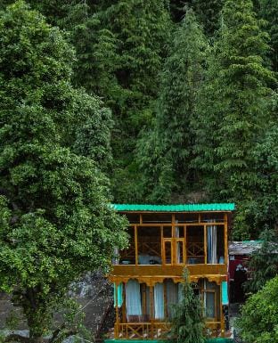 WOW Duplex Wooden Cottage Vacation rental in Himachal Pradesh