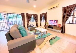 Ipoh 4BR Family Villa｜Spacious Stay for 21 Pax Vacation rental in Ipoh