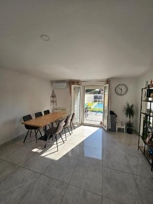 Modern villa + pool – 8 people Vacation rental in Provence-Alpes-Côte d'Azur