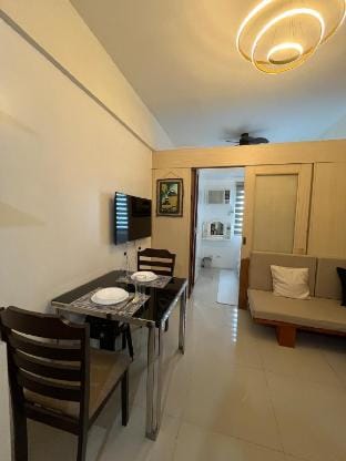 JC Condo|1BR JAZZ PoolView|Makati CBD|Trident Apartment in Makati