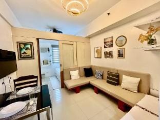 JC Condo|1BR JAZZ PoolView|Makati CBD|Trident Apartment in Makati