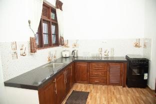 Mandhakini Villa - 4 Bed Room House Vacation rental in Western Province