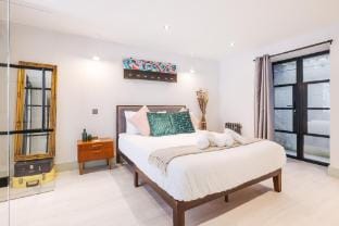 Hackney 1 Bed Garden Flat Vacation rental in London Borough of Islington