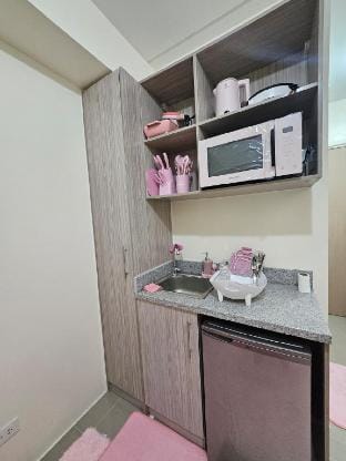 Pink-Themed Studio Type Condo Vacation rental in Quezon City