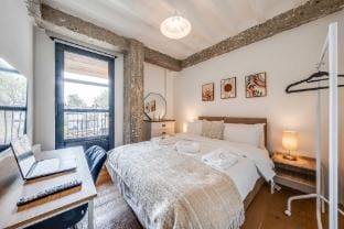 Huge Luxe 85inch Cinema Flat w/ Balcony & Parking Apartment in London Borough of Lewisham
