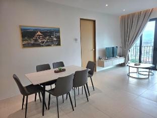 Cozy Modern Homestay@ Kenny Hill Residences 3R2B Apartment in Kuching
