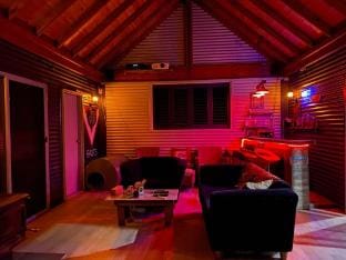 Great couple and family country cabin Vacation rental in Kingscote