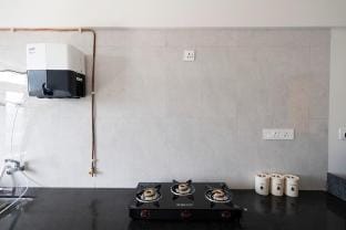 Breezy & Bright 2bhk Apt near Airport Vacation rental in Mumbai
