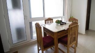 Pinaki Comfort Stay Malad – Near Nesco & Oberoi Mall  Apartment in Mumbai