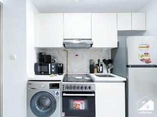 JVC Hideaway: Studio with Balcony and Amenities Vacation rental in Dubai