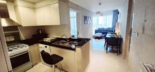 Sky-High Comfort, 1BR in Carson Tower, Damac Hills Vacation rental in Dubai