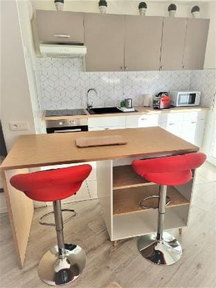 New condo, Quiet, Bright, Terrace, Free Parking Apartment in Paris