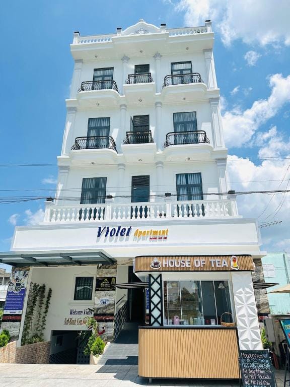 I 401 Violet I Modern loft-style Studio w Balcony Vacation rental in Cambodia