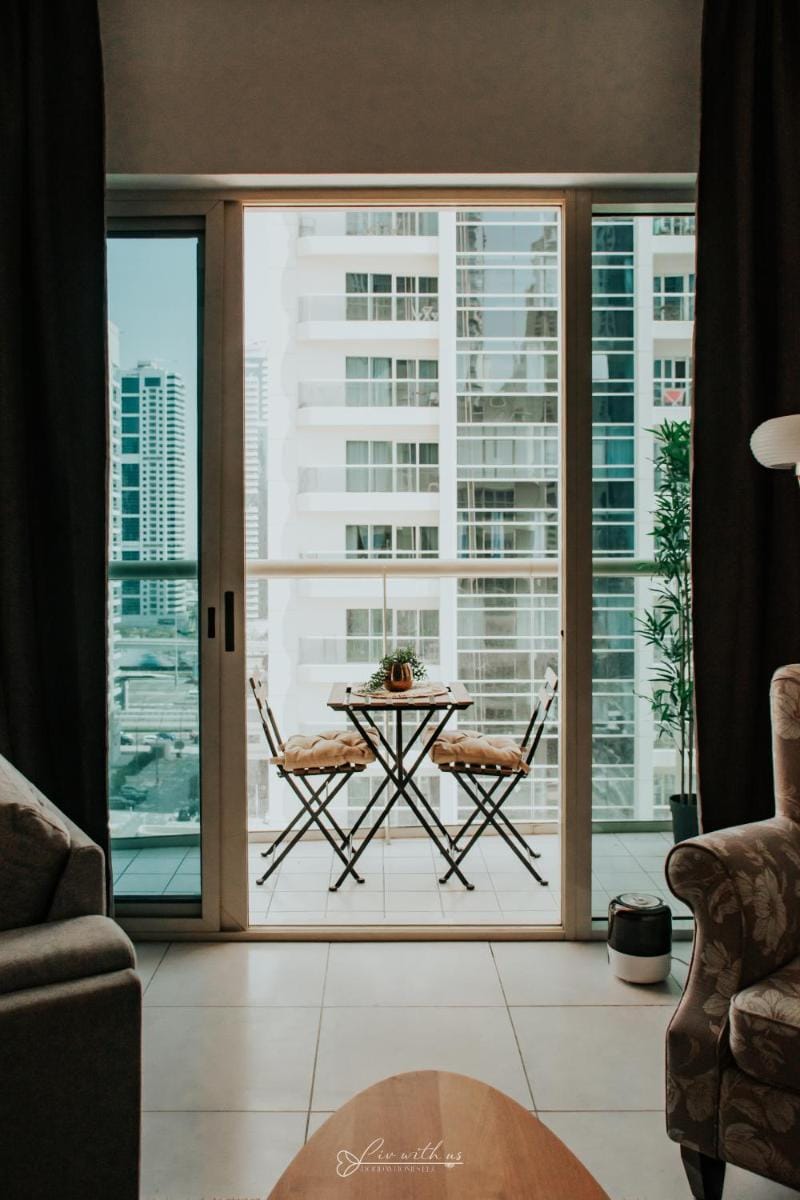 Liv with us Holiday Homes - Marina View Tower B Apartment in Dubai