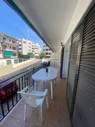 Ayres, simple apartment Vacation rental in Calafell