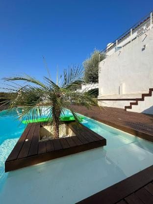 Independent villa with a swimming pool and views, Vacation rental in Garraf