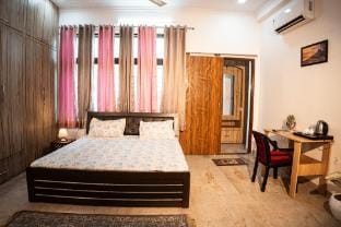 Your Peaceful Retreat | Near Janeshwar Park Vacation rental in Lucknow