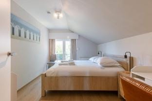 Huswell - Villa Near Beach with Double Parking Apartment in Koksijde
