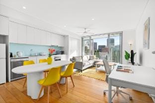 Central luminous 2 beds with balcony & aircon Vacation rental in Surry Hills