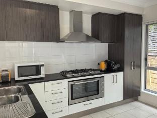 Coomera Comfort Lodge 4B2B Vacation rental in Coomera