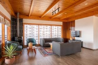 3 Bedroom Penthouse | Near Sajla Waterfall Apartment in Himachal Pradesh