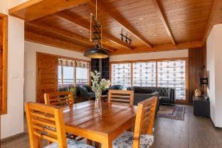 3 Bedroom Penthouse | Near Sajla Waterfall Apartment in Himachal Pradesh