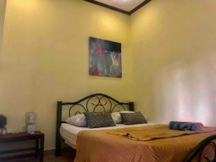 Small room with private bathroom near night market Vacation rental in Vientiane