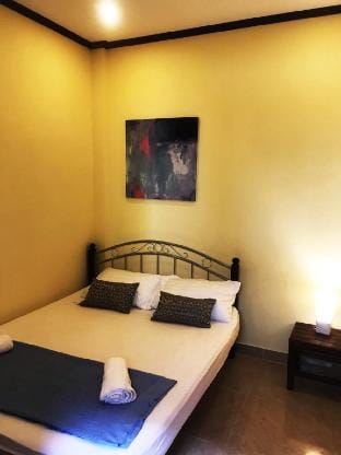 Small room with private bathroom near night market Vacation rental in Vientiane