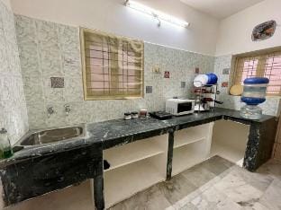 Cozy 2BHK with free parking Apartment in Secunderabad