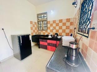 Entire 2BR at  Hitechcity with power back up/AC Vacation rental in Hyderabad