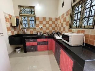 Beautiful 2BR at Hitech City with power backup/AC Vacation rental in Hyderabad