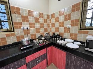 Beautiful 2BR at Hitech City with power backup/AC Vacation rental in Hyderabad