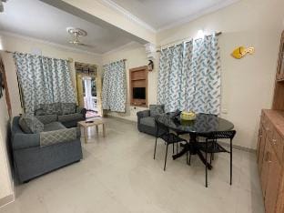 Beautiful 2BR at Hitech City with power backup/AC Vacation rental in Hyderabad