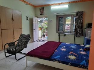 Studio room with high speed wifi, ups&freeparking. Vacation rental in Hyderabad