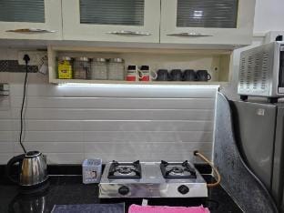 Cozy 1bhk Apartment close to Carter rd. Bandra w Apartment in Mumbai