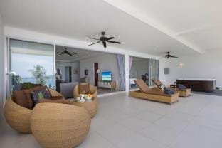 Spectacular Ocean View 3BR Jacuzzi Kata Penthouse Apartment in Rawai